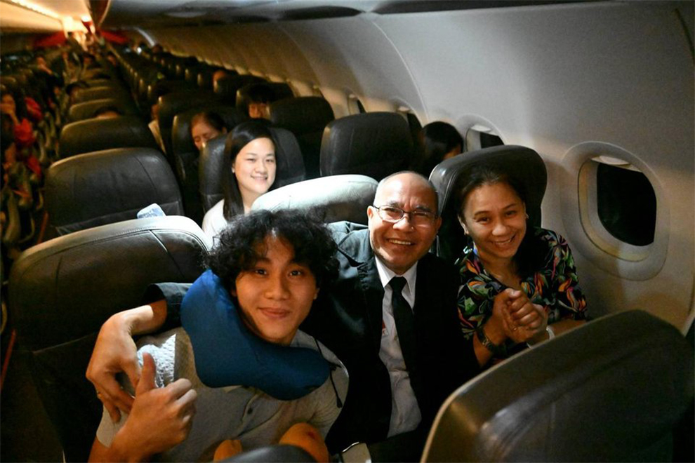 Captain Roy Espinosa Agarrado (centre), pictured here with his family, has been a pilot at Jetstar Asia for 18 years and travelled on Flight 3K764 as a passenger. PHOTO: THE STRAITS TIMES