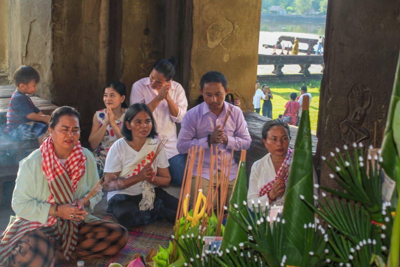 Cambodians pray for peace at Angkor Wat Temple, one of the Kingdom’s most spiritually significant sites. ANA