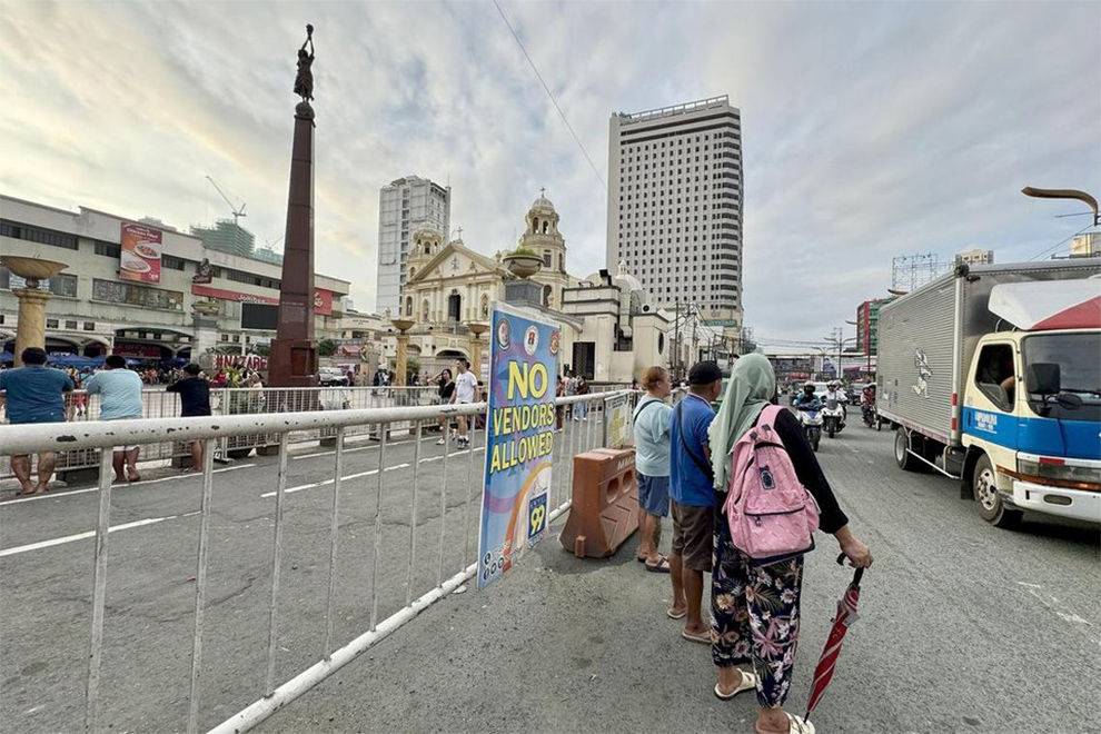 “No vendors allowed” posters have been put up in key streets in Manila as part of the clean-up efforts in the Philippine capital. PHOTO: THE STRAITS TIMES