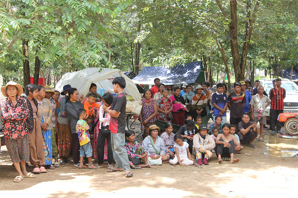 Nearly two-thirds of surveyed 274 Cambodian people displaced by the recent fighting along the Thai border are struggling with severe psychological distress. Hong Raksmey