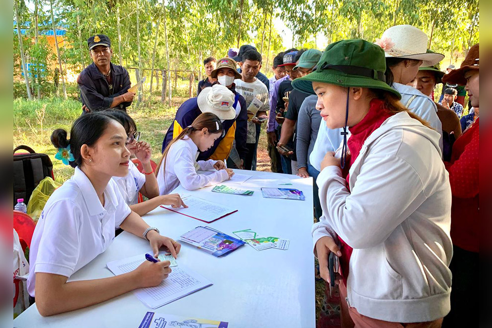 The labour ministry estimated that more than 900,000 migrant workers have returned from the neighbouring Kingdom since the border crisis began. Labour ministry