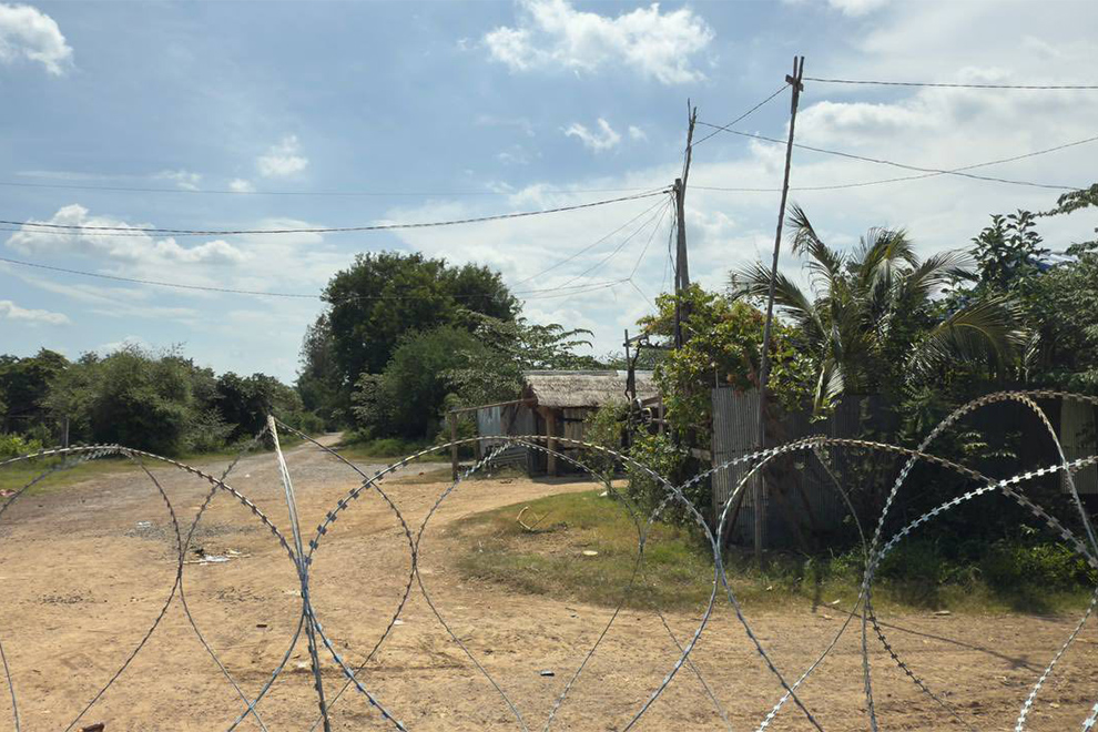Thai forces reportedly installed this barbed wire barricade on Cambodian soil in Banteay Meanchey province.