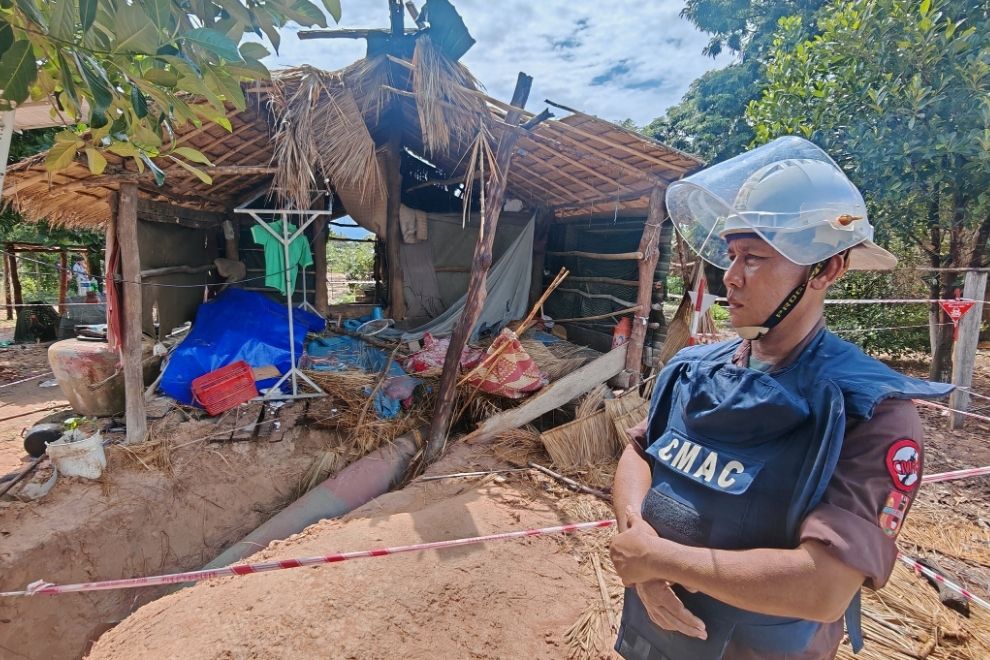 An unexploded MK-84 bomb that was dropped by a Thai air force F-16 near a home in Thma Doun village. Hong Raksmey