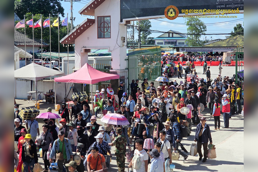 Labour minister urges returning migrant workers to call 1297