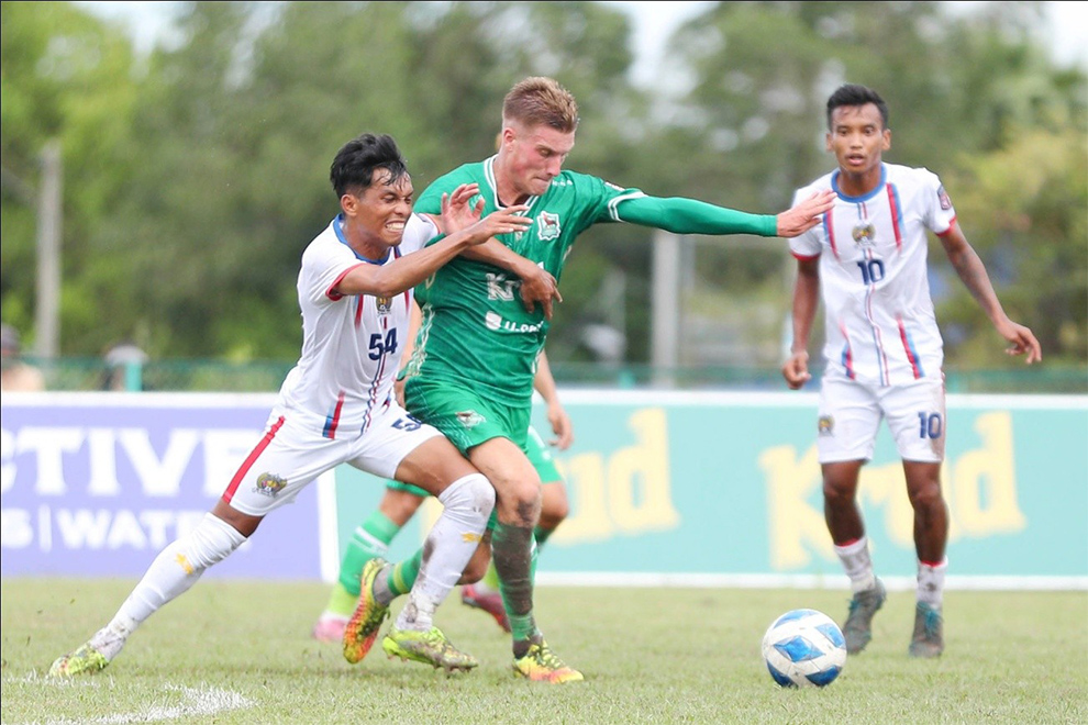 MOI Kampong Dewa team (in white) beat Kirivong Sok Sen Chey 4-2 last weekend. CPL