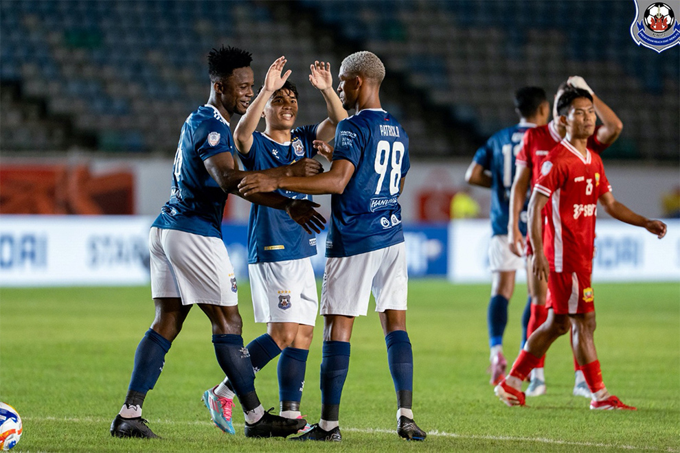 Svay Rieng players celebrate one of their three goals against a scoreless Shan United. Svay Rieng