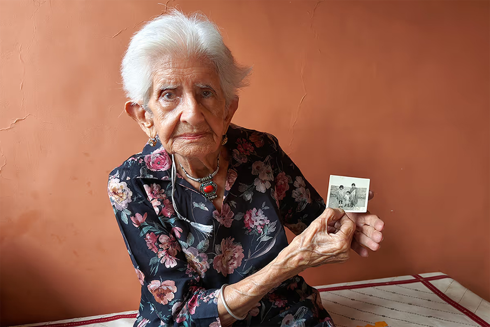 Ms Reena Varma, 93, holding a cherished old photo of herself and her siblings, taken during the days when India and Pakistan were still one country under British rule. ST PHOTO: DEBARSHI DASGUPTA