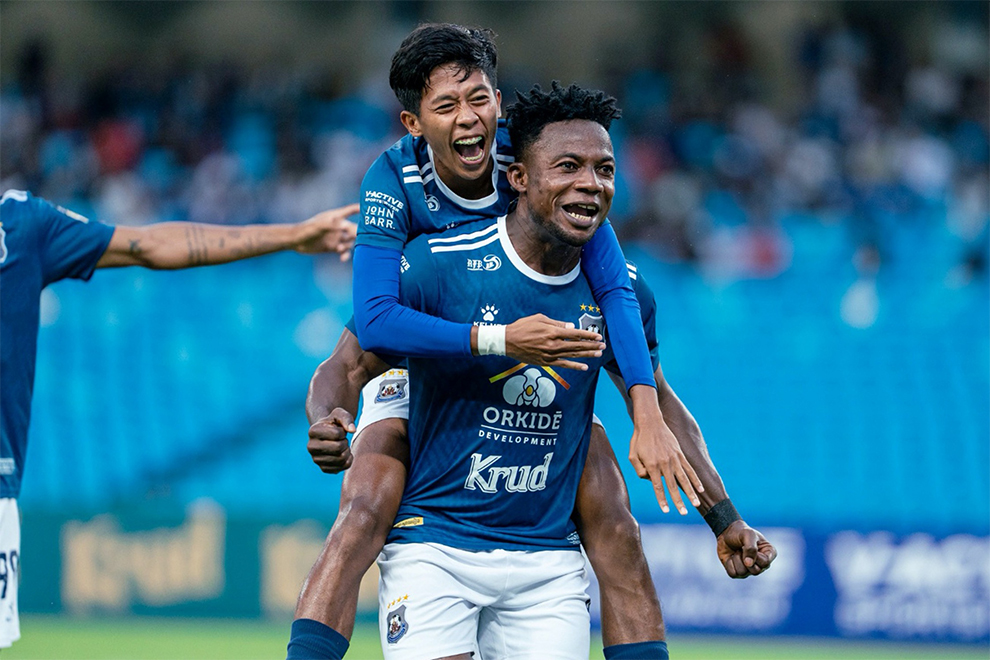 Svay Rieng’s number 46 Peprah Kwame scored two goals within 5 minutes to anchor the 3-0 victory. Svay Rieng