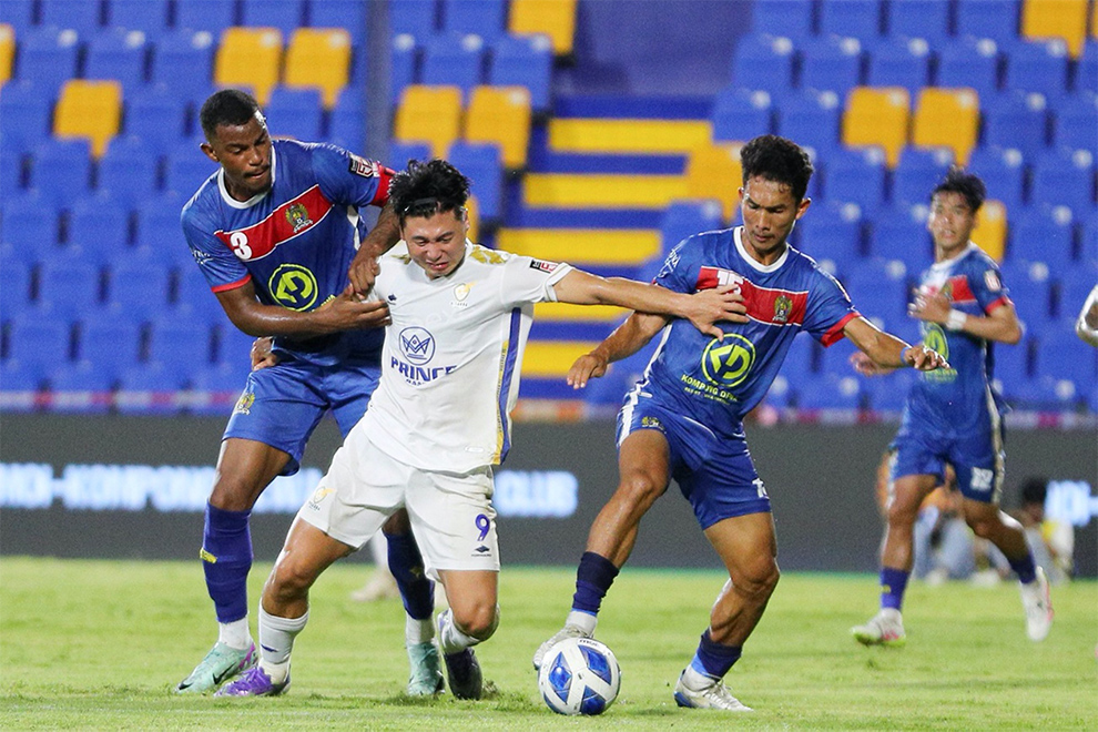 Visakha team (in white) were unable to find a way through MOI Kampong Dewa and were forced to accept a 1-1 draw. CPL
