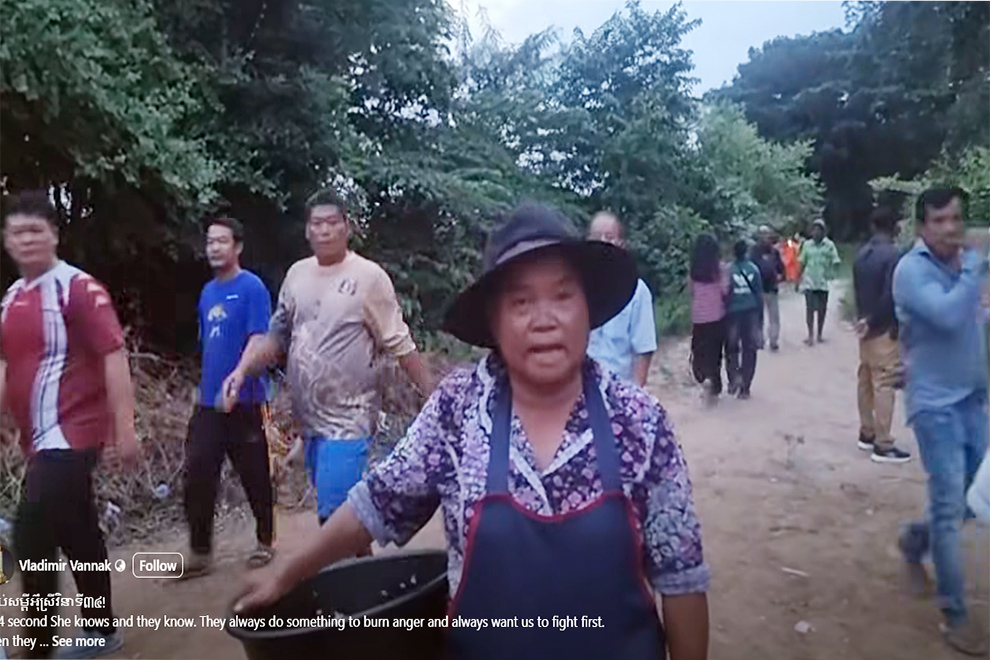 This 60-year-old woman urged Cambodian soldiers to stay back, warning that if they stepped in, it could lead to shooting, as the Thai forces had guns while the villagers had none. Supplied