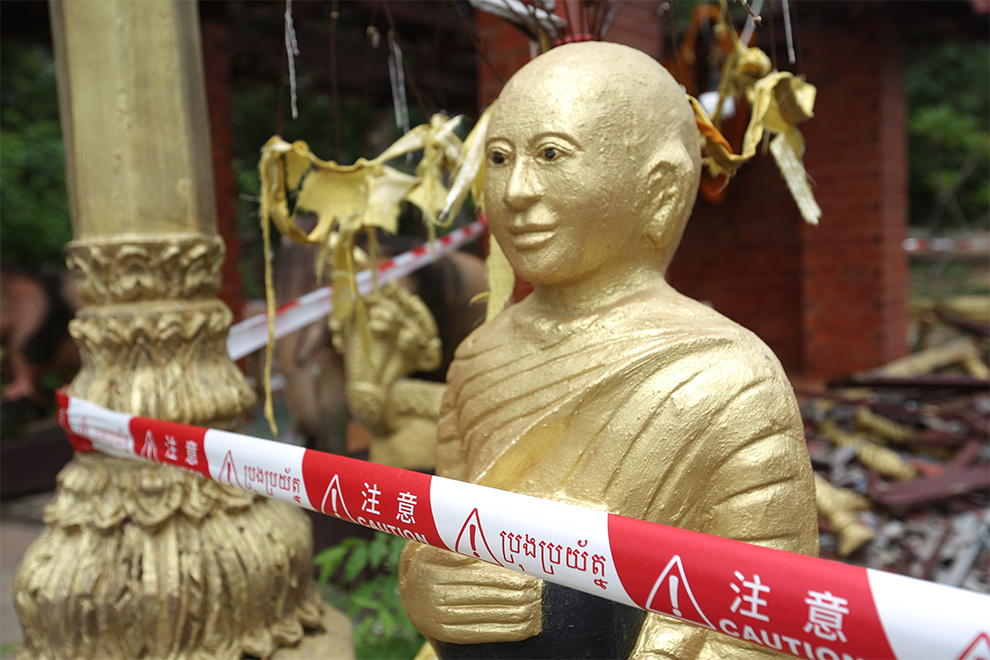 A Buddha statue in the campus at Tamone Pagoda has been temporarily cordoned off, due to the risk of UXOs. Hong Raksmey