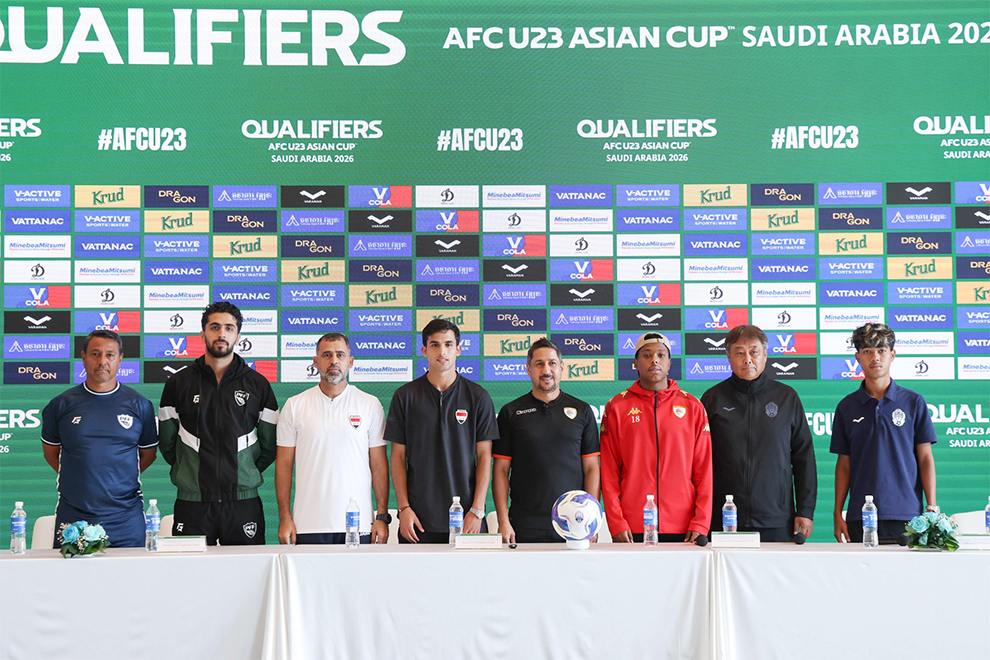 Cambodian forward Bong Samyuel and head coach Koji Gyotoku (right) pose with players and coaches from the Iraq, Oman and Pakistan teams at a September 3 press conference. CPL