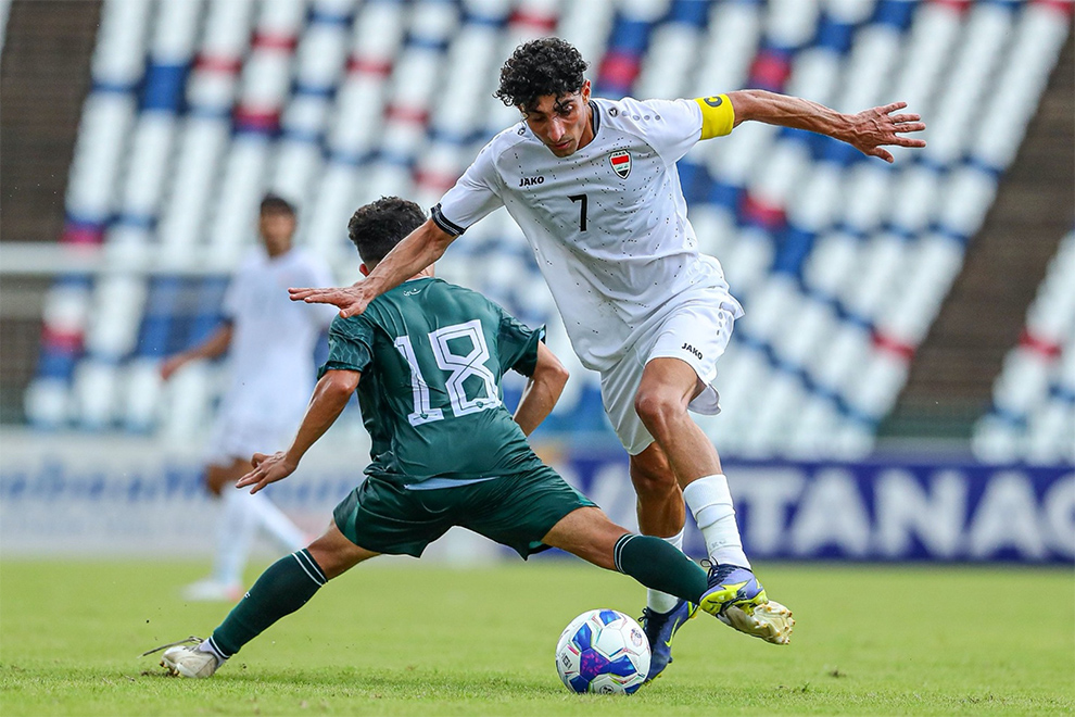 Earlier on the same pitch, the Iraqi U23 side (in white) thrashed Pakistan 8-1. FFC