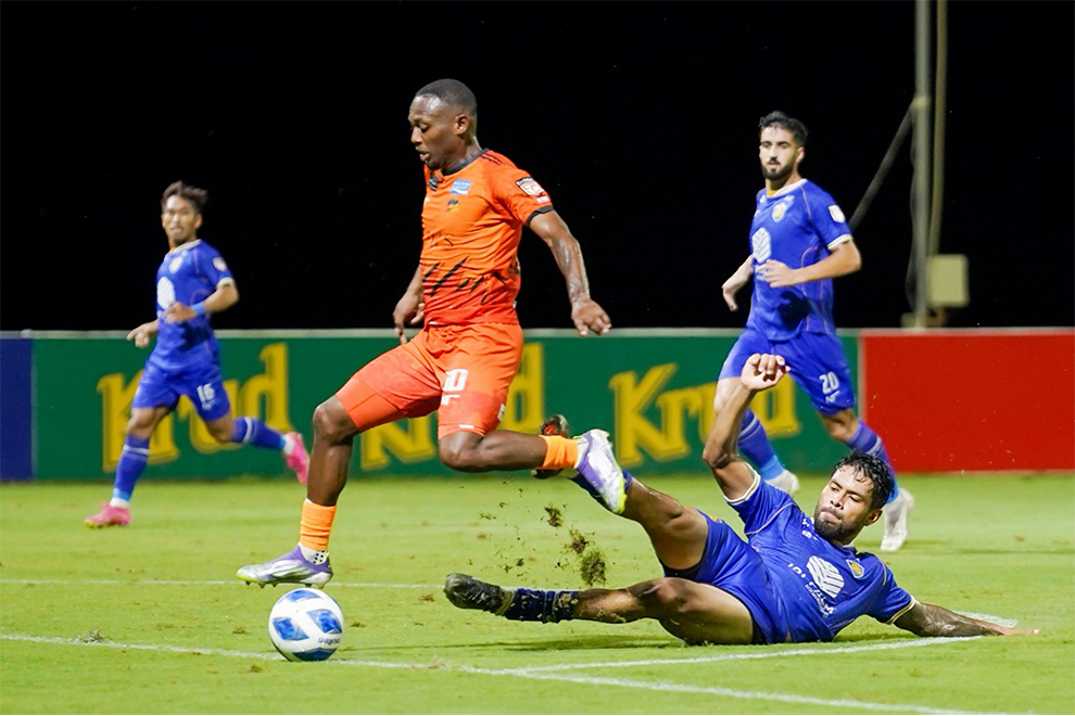 ISI Dangkao Sen Chey (in blue) were unable to stay with hosts Angkor Tiger, suffering a heavy defeat. CPL