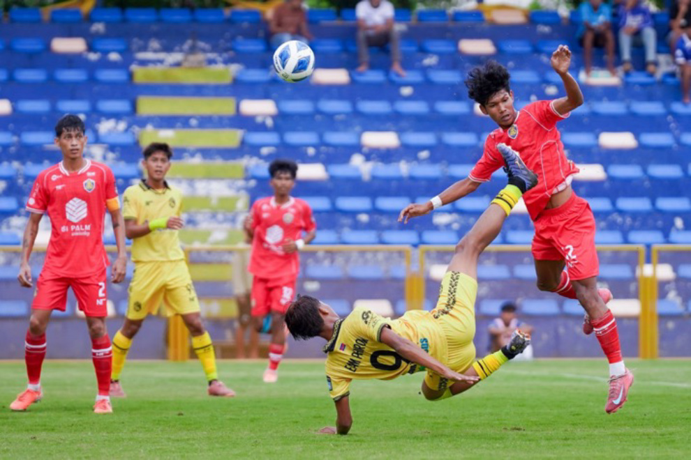 A Cambodian Development League match between ISI Dangko Sen Chey (in red) and Lion King, with ISI winning 1-0 on September 14. CDL