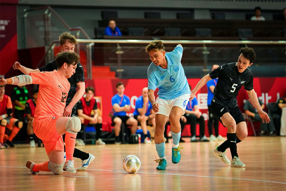 They lost 5-2 and 8-4 to their higher-ranked kiwi opponents. Cambodian futsal