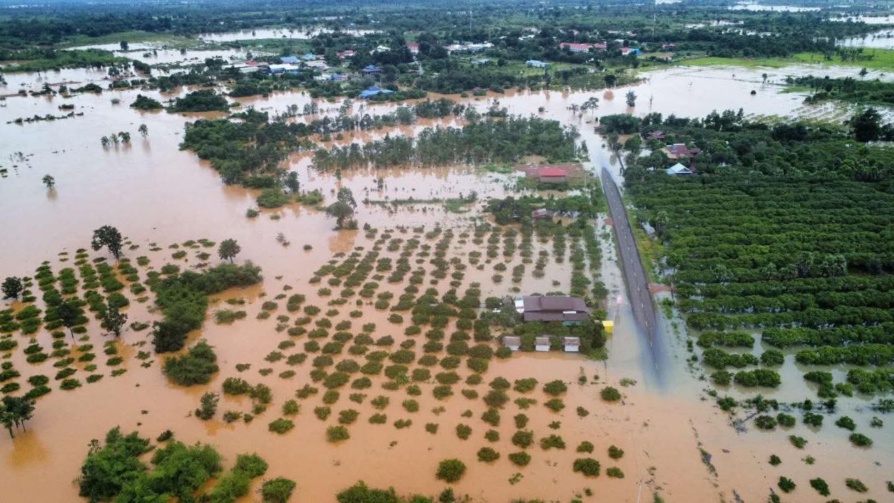 The Ratanakkiri public works department has closed a long stretch of National Road 76 to heavy vehicles. Public works department