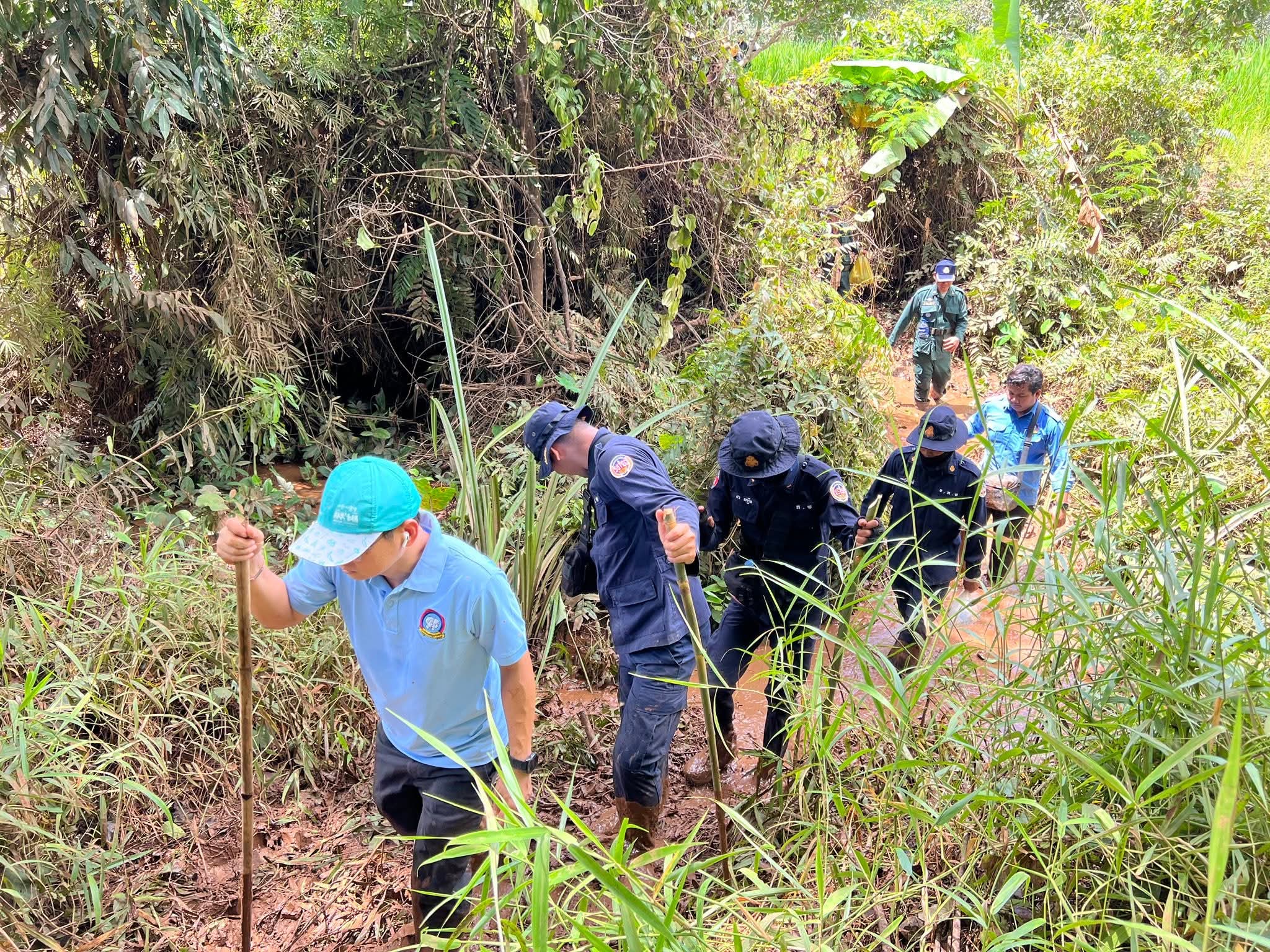 The body of the fifth person who was lost to the floodwaters was discovered the following day in a nearby stream. Ratanakkiri provincial administration