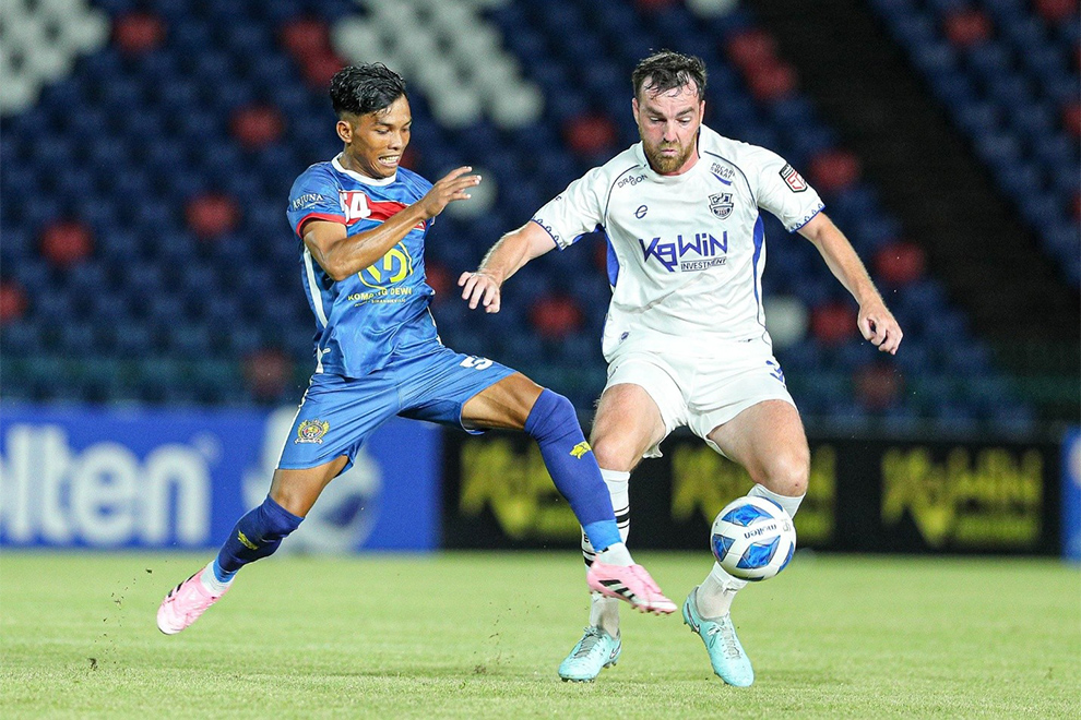 MOI Kampong Dewa (in blue) were defeated by Boeung Ket last weekend. CPL