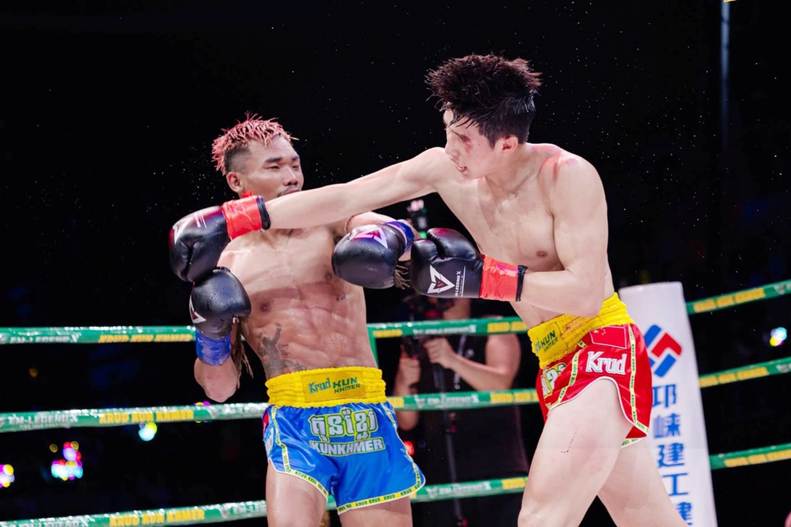 Moeun Sokhuch lands a kick on Ji Duoyibu, but went on to lose a points decision in their K-1 kickboxing match. He would like to meet the Chinese fighter under Kun Khmer rules. Krud Kun Khmer