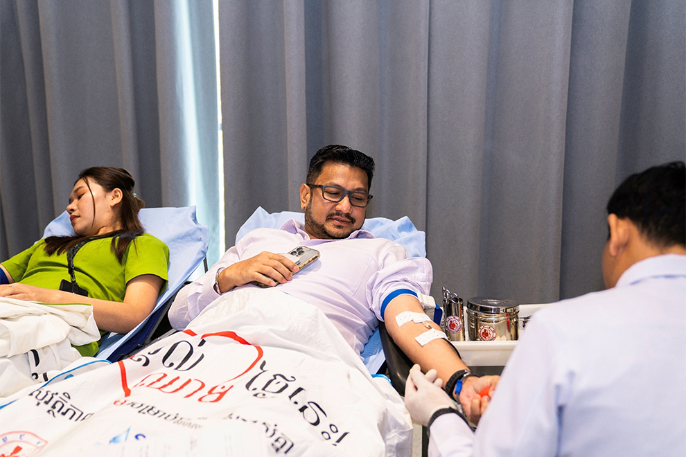 Many of the bank’s employees actively participate in various volunteer activities, including blood drives. Supplied