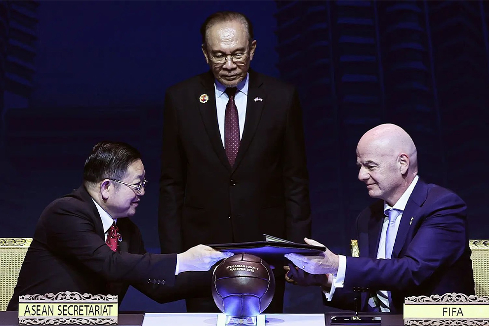 FIFA President Giovanni Vincenzo Infantino signs an MoU with the ASEAN secretary-general during the 47th ASEAN Summit in Kuala Lumpur, on October 26. Supplied