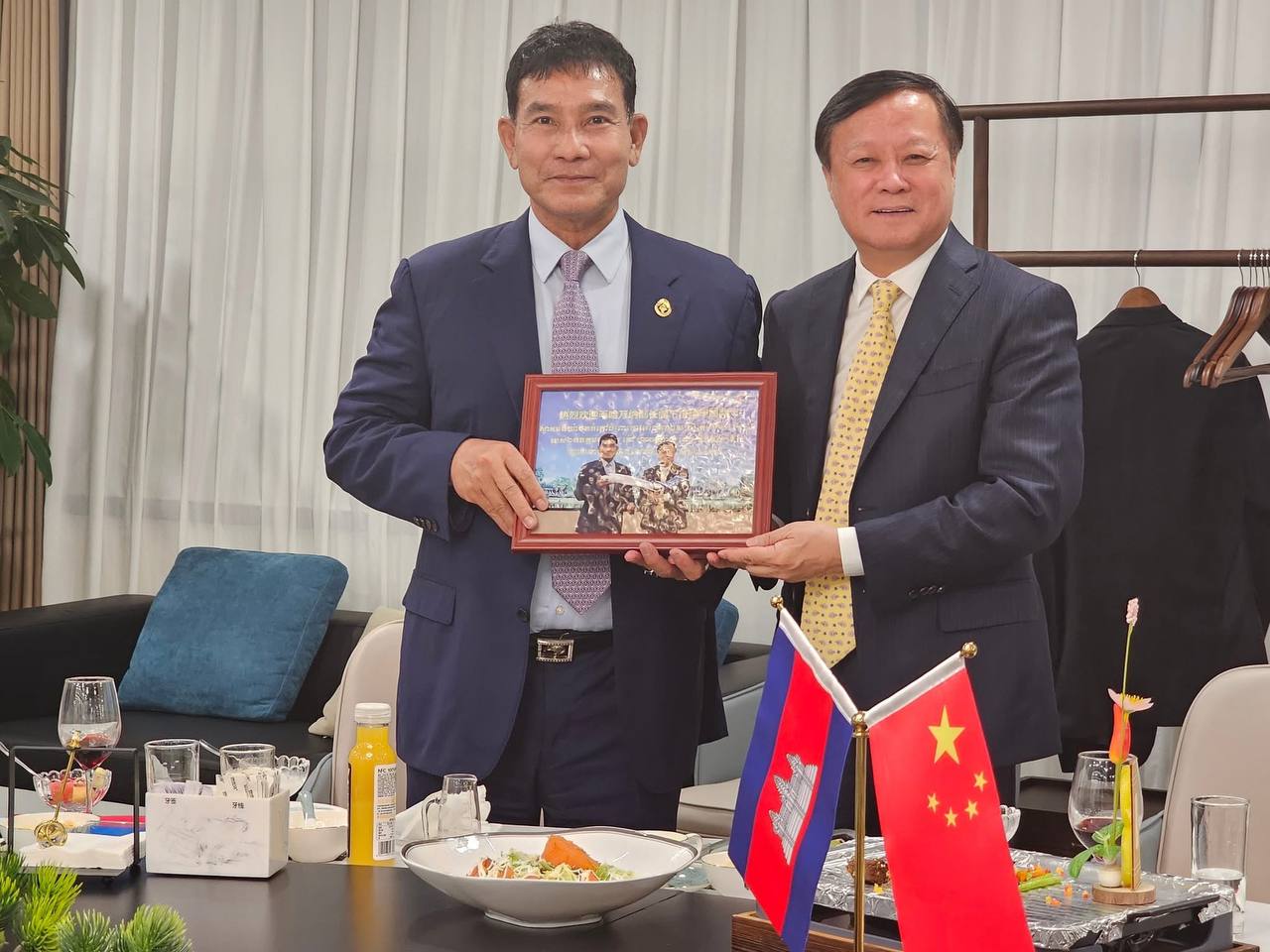 Air Cambodia chair Mao Havannall (left) poses for a commemorative photo with a senior executive of China’s COMAC. Supplied