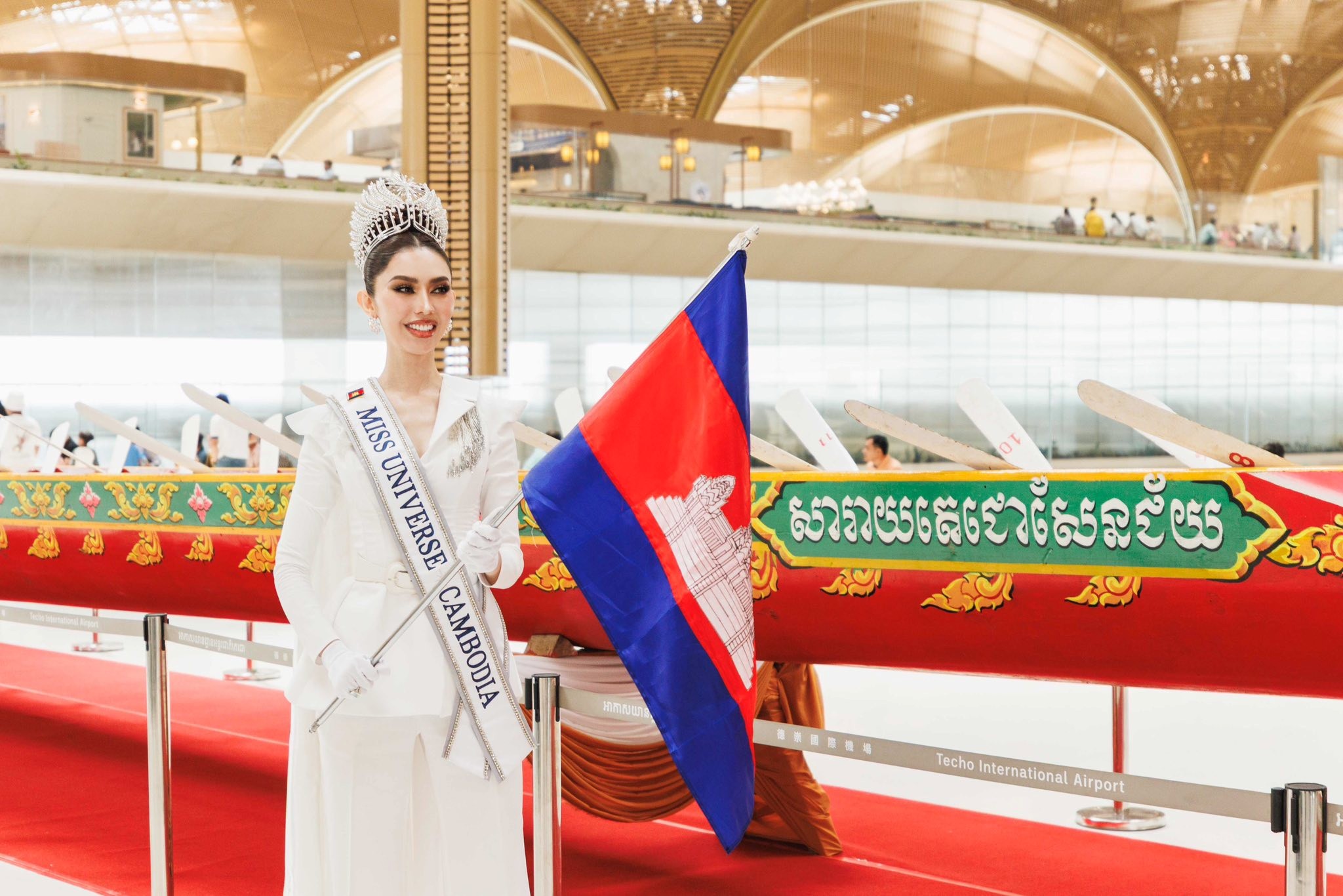 She described her tears and ‘sacrifices’ as she packed her 30 suitcases. Supplied