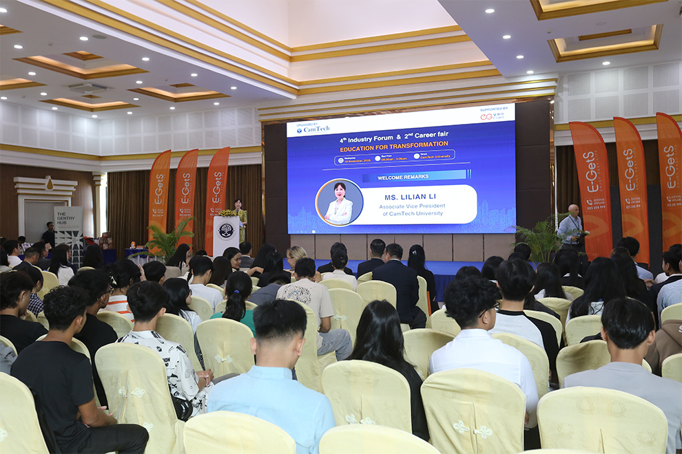 Students listen to intern opportunities from AI-powered companies. They may be offered internships from year two. Supplied