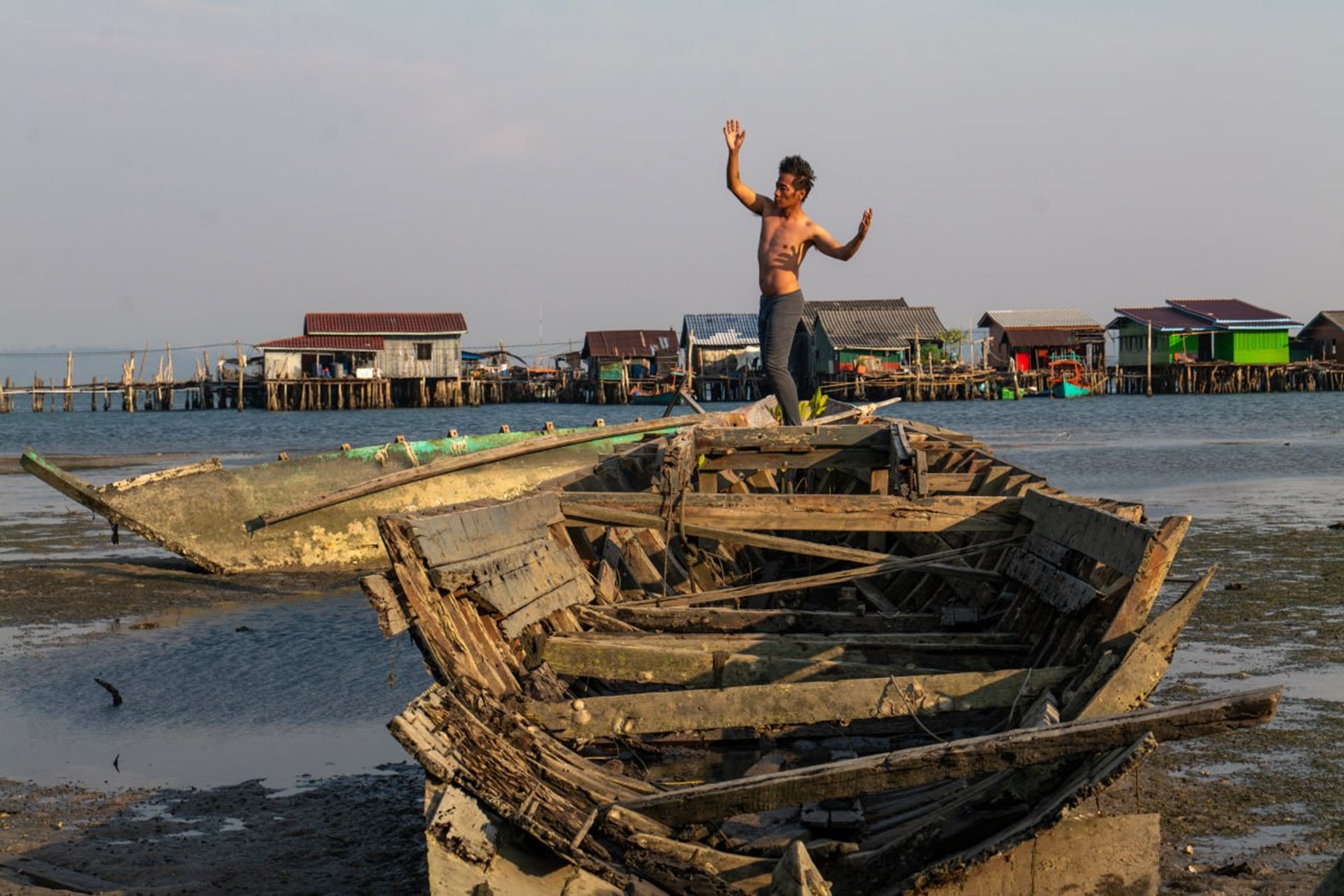 Khun Vannak, Floating between, 2025.