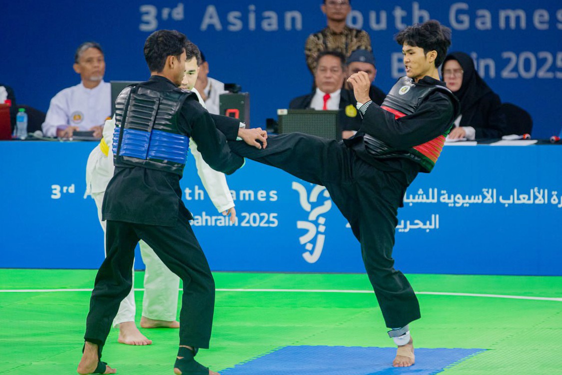 Cambodia’s Phouk Daniel delivers a kick against Indonesia’s Habbil Furgon Winata during Daniel’s bronze-medal winning performance at the Asian Youth Games. NOCC