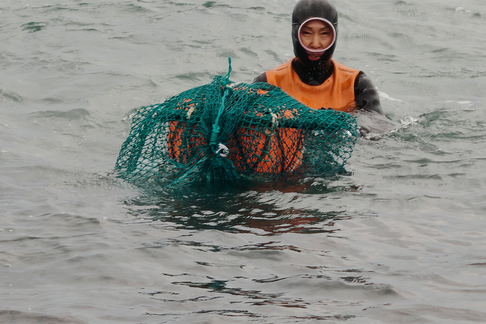 At 70, Lee Bok-Soo still descends into the cold waters off Jeju Island, holding on to a centuries-old practice that is now fighting for survival. Hong Raksmey