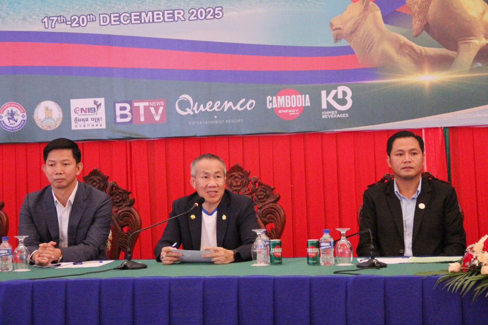 Khov Chhay (left), Vath Chamroeun, and Samuth Sothearith address a press conference on the Kun Khmer World Championship, in Preah Sihanouk on November 23. Chhorn Norn