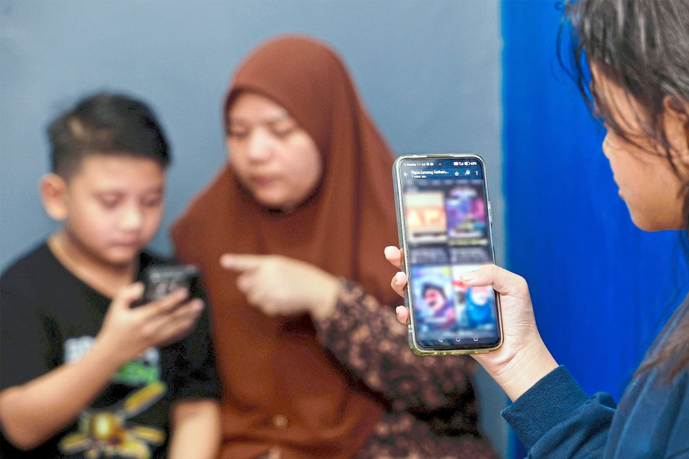 Various studies have shown that uncontrolled use of social media is one of the causes of social ­pro­blems among young people today. PHOTO: THE STAR