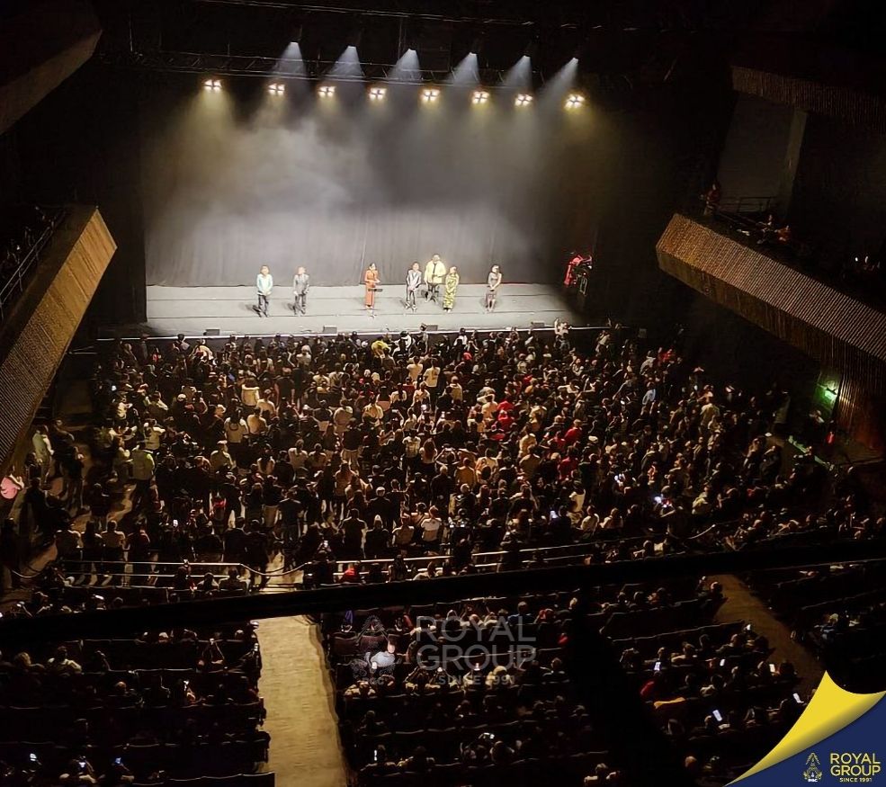 The Rise for Khmer, Stand for Peace concert took place at the Salle Pleyel, Paris, France, on December 1. Royal Group