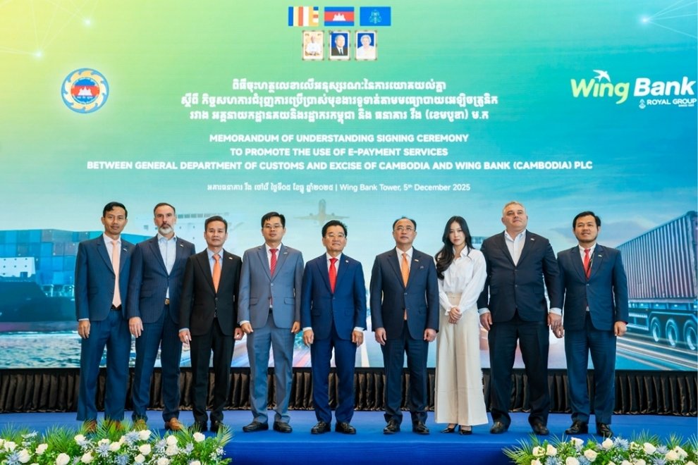 Delegates from both sides pose following the MoU signing ceremony.