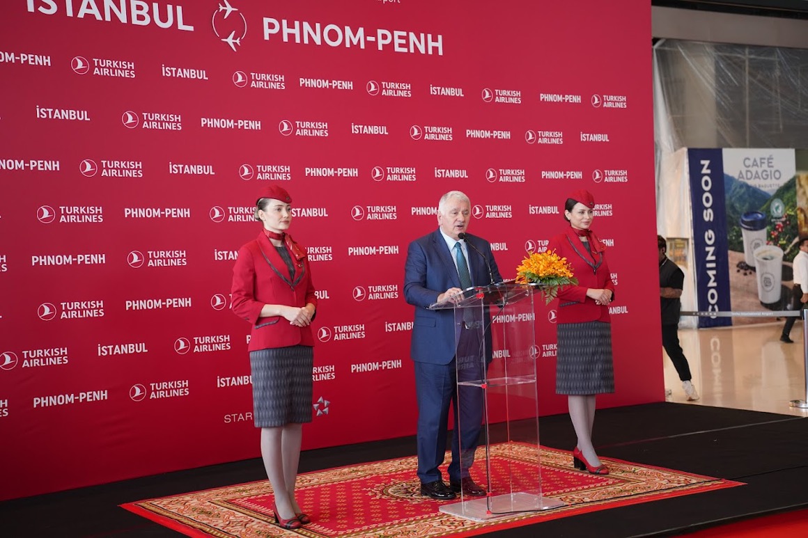 Turkish Airlines CEO Bilal Ekşi addressed the celebrations of the inaugural flight, noting that the airline is ‘continuously strengthening its connections with strategic destinations’. Thenh Rithy