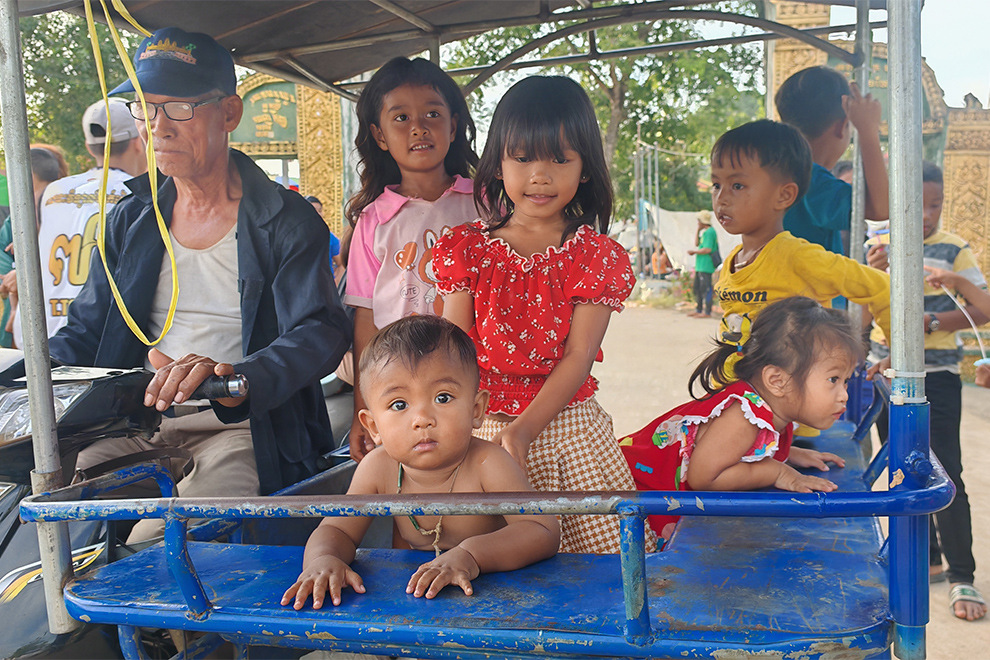 1,039 schools were closed as of December 15, disrupting learning for more than 242,881 students. Hong Raksmey