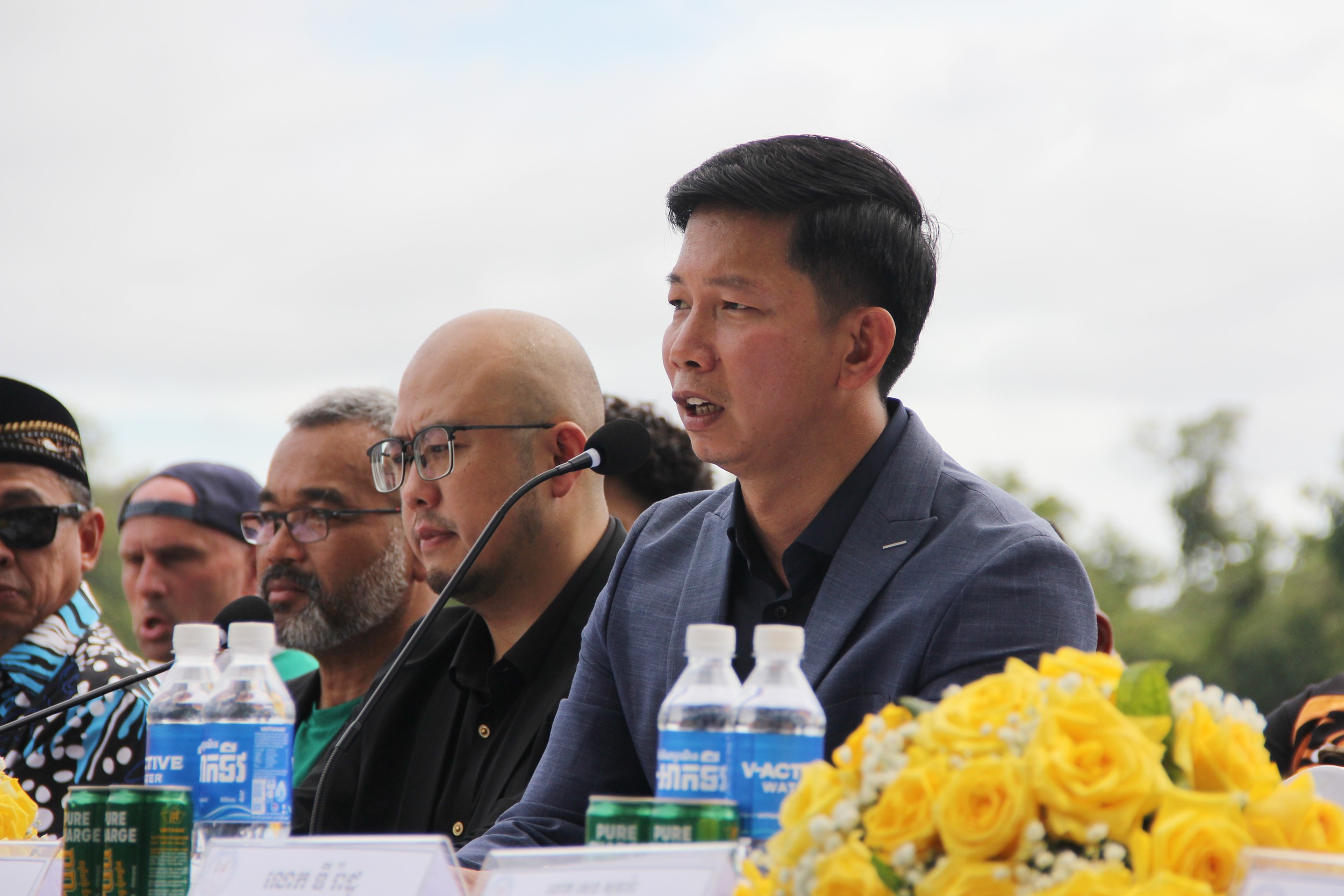 KBF president Khov Chhay has maintained his stance on suspending boxing competitions nationwide while the Kingdom fights to drive Thai forces out. Chhorn Norn