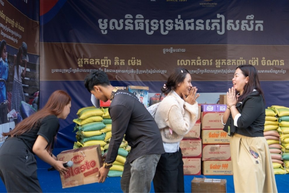 Wing Bank and the Royal Group of Companies delivered vital aid in August 2025 to more than 2,000 families affected by the border conflict in Preah Vihear, Oddar Meanchey and Siem Reap provinces. Supplied