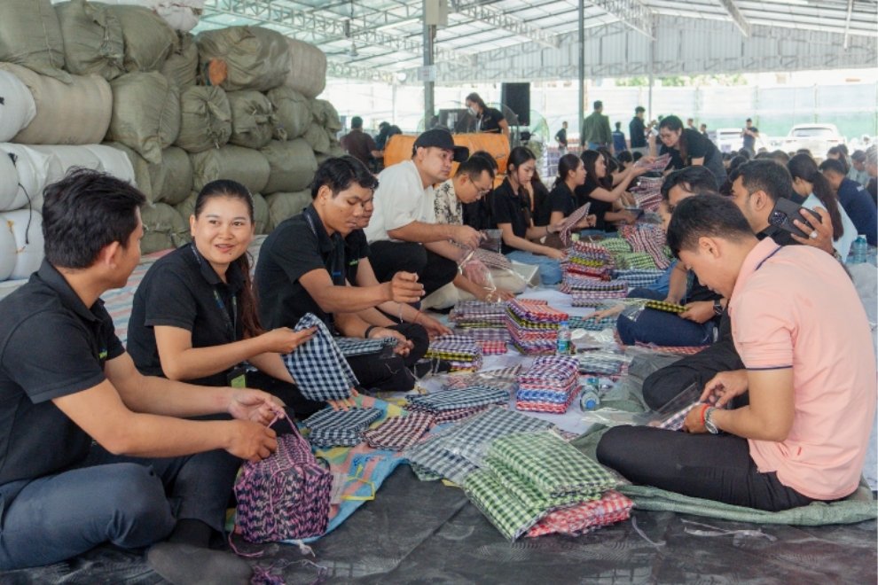 Approximately 5,000 employees contributed 5% of their December 2025 salaries to support the ‘Foundation for Refugees Assistance’. Supplied