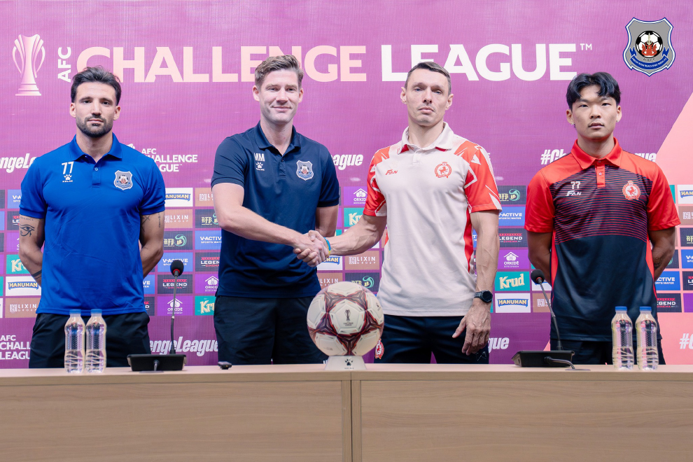 Svay Rieng coach Matthew McConkey (centre left) shakes hands with his Crown counterpart Oleg Starynskyi during the March 11 press conference. Svay Rieng