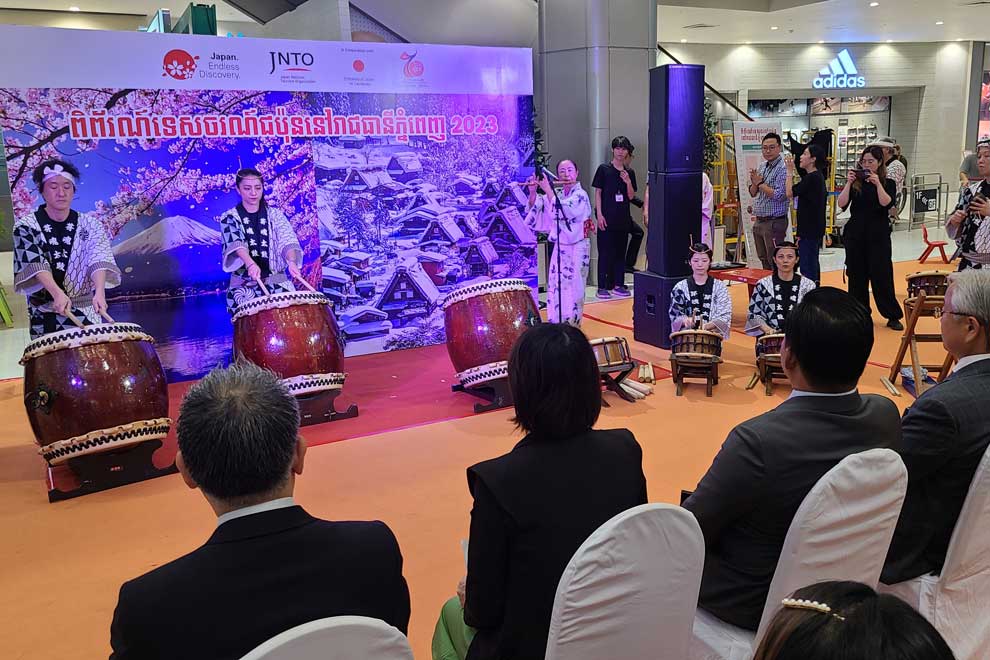 Japan travel fair tempts tourists