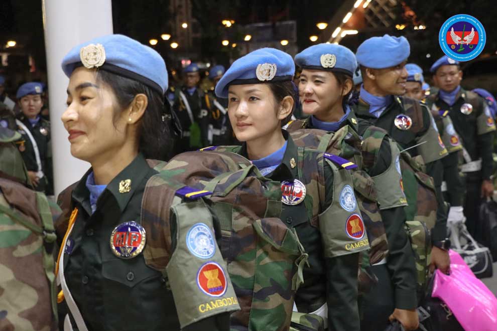 Peacekeeping force departs for South Sudan as others return