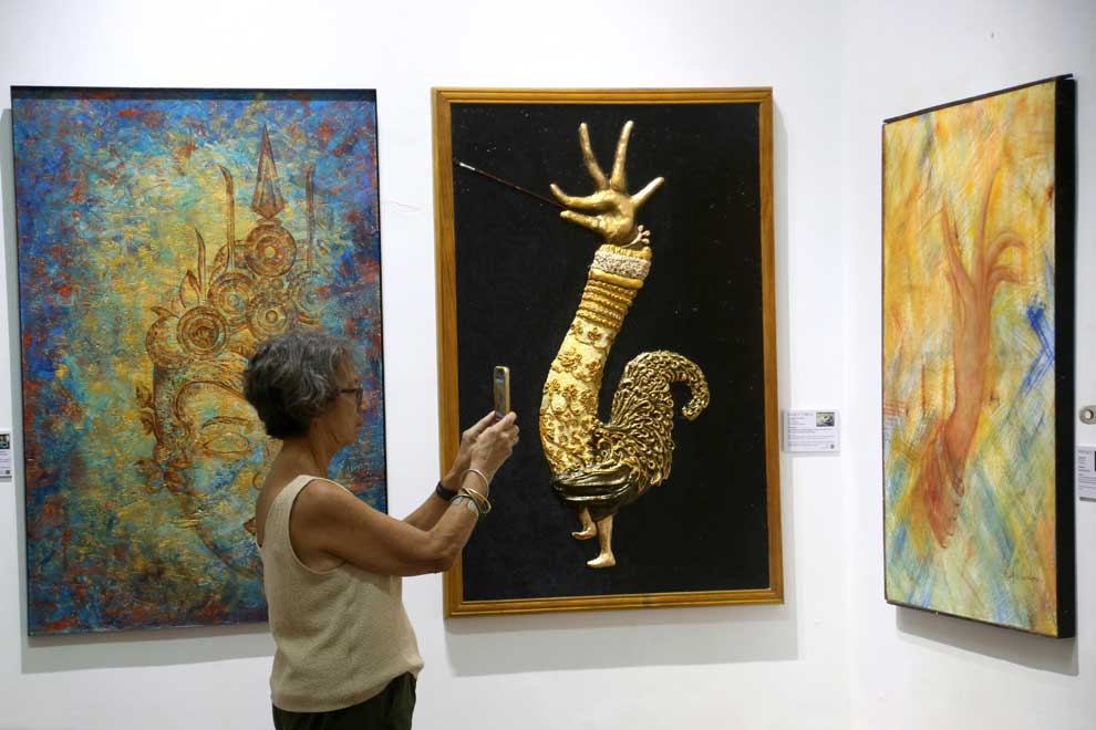 Artists bring Apsaras to life at museum