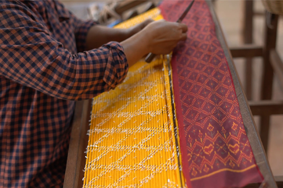 Producing a single finished item — from silkworm rearing to a usable product — takes more than two months, reflecting the time and care required to maintain quality. Supplied