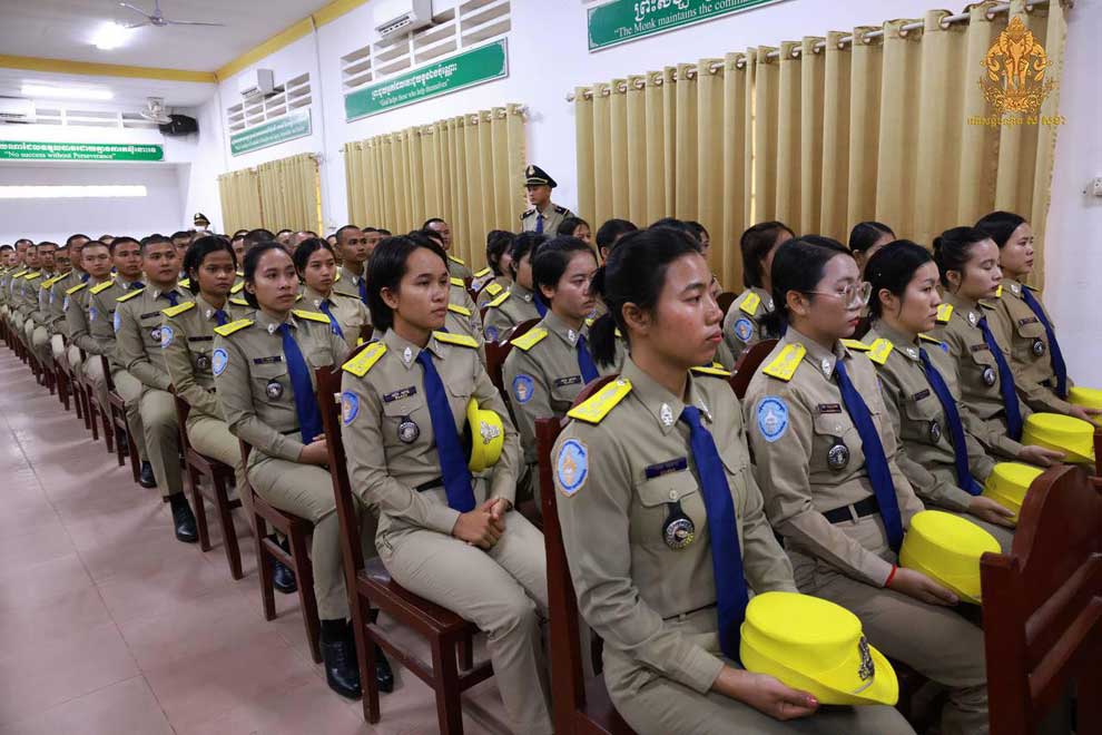 Interior minister: Police must set example for public