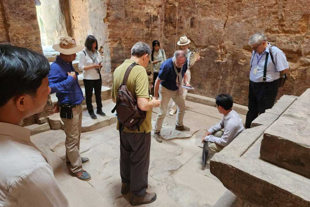 Int'l specialists examine temple restoration work