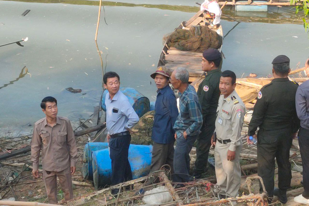 Battambang authorities remove fish cages