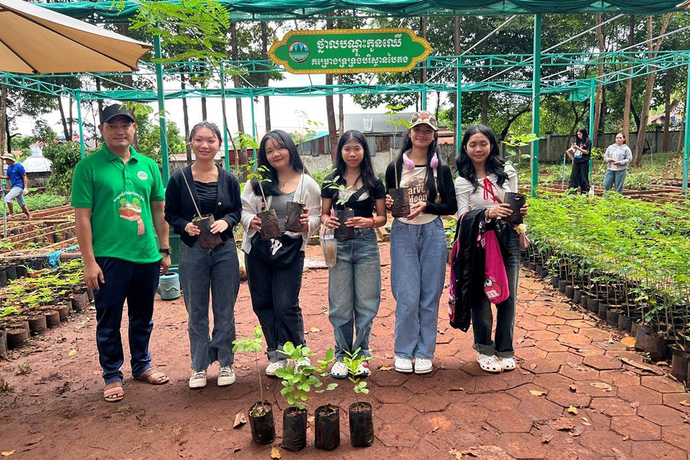 Environment minister: Sapling fair a success